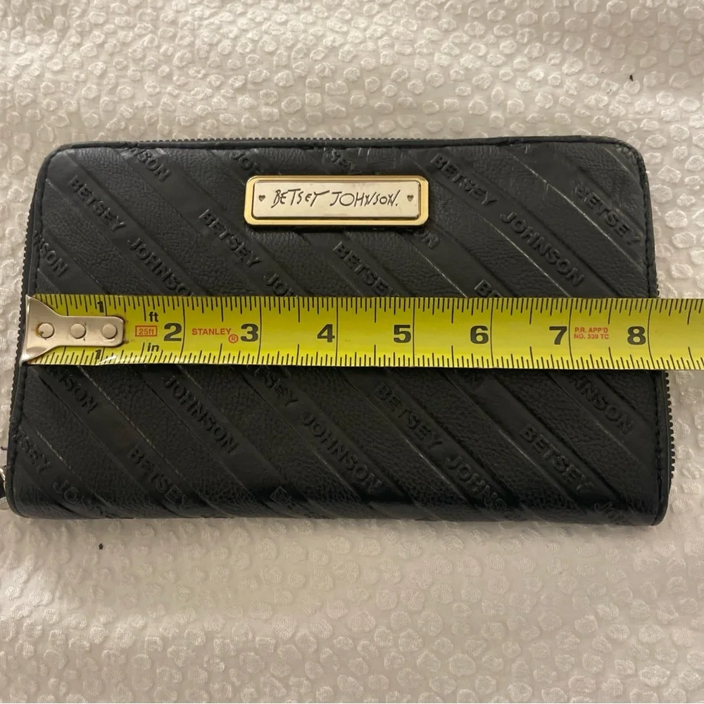 Betsey‎ Johnson Large Black Zip-Around Wallet 8x5